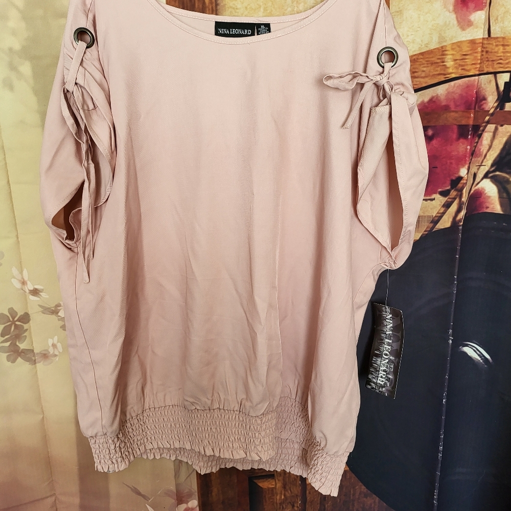 NWT Top - Picture 2 of 3